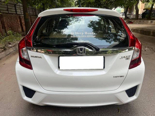 https://images10.gaadi.com/usedcar_image/4172324/original/processed_acece056f5f478a08b4b39145d97732a.jpeg?imwidth=6402