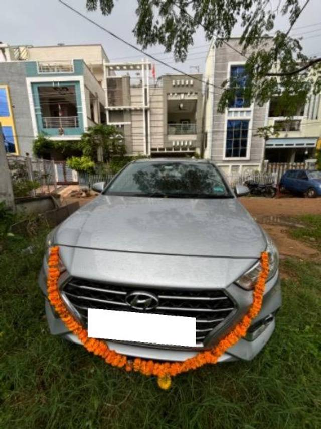 https://images10.gaadi.com/usedcar_image/4172438/original/processed_49f34c1e-faa5-4c22-934d-165524892553.jpeg?imwidth=6400