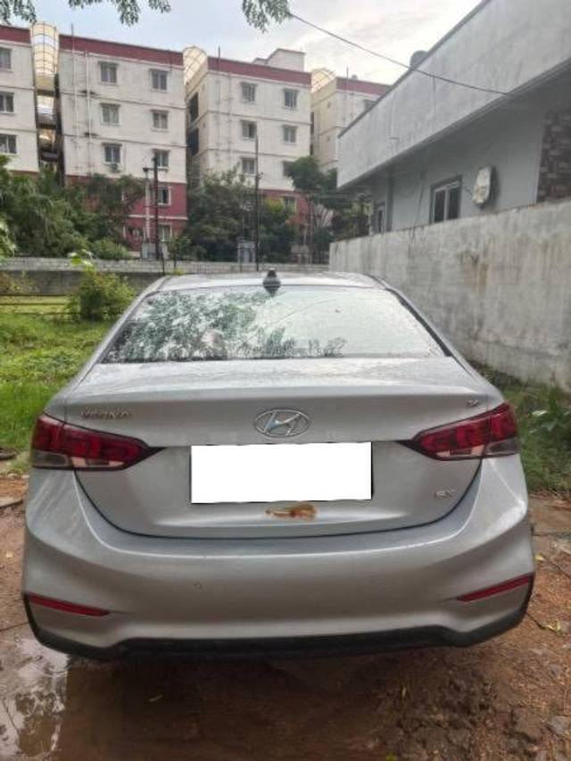 https://images10.gaadi.com/usedcar_image/4172438/original/processed_e548f842-0265-4283-890d-a5fdf2954ce1.jpeg?imwidth=6402