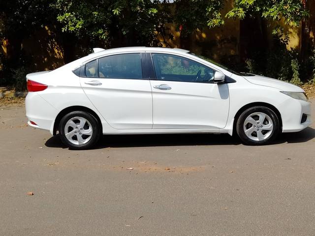 https://images10.gaadi.com/usedcar_image/4172454/original/a7e7df46bdbd1808c221f1b694b3b343.jpg?imwidth=6401