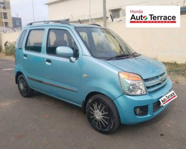 https://images10.gaadi.com/usedcar_image/4172473/original/f64c8cfe093bd5fa4f299dca697fd8eb.jpeg?imwidth=6400