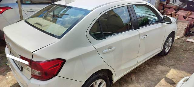 https://images10.gaadi.com/usedcar_image/4172488/original/processed_5447e92f-7886-4dd5-9e79-177f22fd28e1.jpg?imwidth=6402