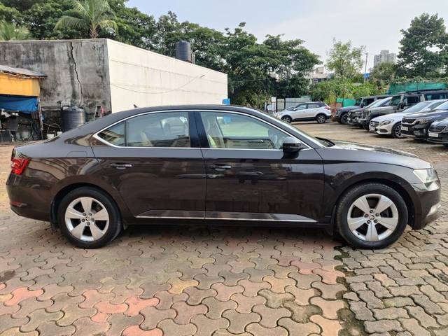 https://images10.gaadi.com/usedcar_image/4172673/original/edfde510ca3d91efa39b07b38e1c2eaf.jpeg?imwidth=6401