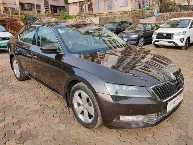 https://images10.gaadi.com/usedcar_image/4172673/original/processed_474cedc72aef30609f8a8e43f85ed380.jpeg?imwidth=6400