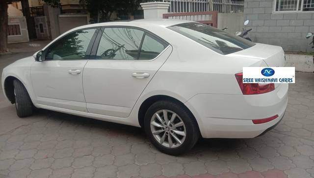 https://images10.gaadi.com/usedcar_image/4172693/original/processed_a8eeb68f91ecffed09efc1e6dc5e5b71.jpeg?imwidth=6402