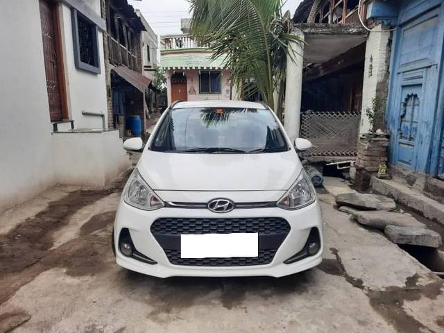 https://images10.gaadi.com/usedcar_image/4172803/original/processed_40a09b65-2d80-4f2d-8968-8a9a22b58ffd.jpg?imwidth=6400