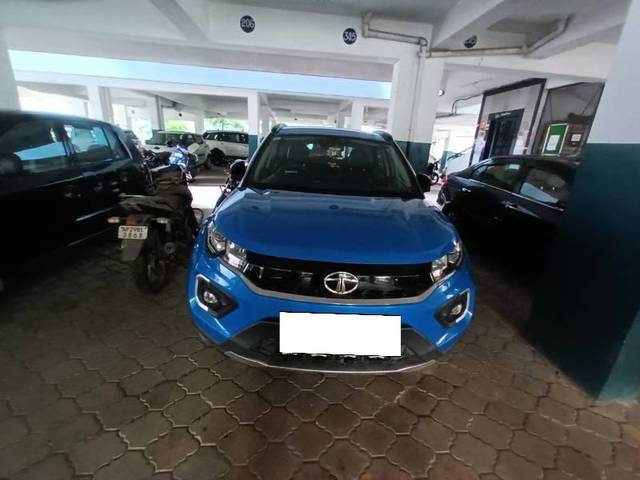 https://images10.gaadi.com/usedcar_image/4172968/original/processed_b22a101b-3d3a-4b53-981b-24bfdb743349.jpg?imwidth=6400