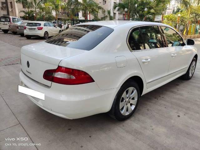 https://images10.gaadi.com/usedcar_image/4172987/original/processed_370d377e-2eea-4737-9d0b-e5cf47d070df.jpg?imwidth=6402