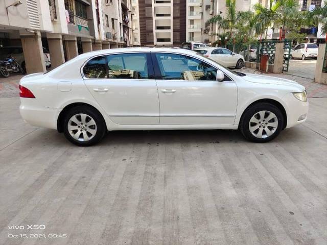 https://images10.gaadi.com/usedcar_image/4172987/original/processed_96e61997-9943-4271-a6bd-11717c366cf5.jpg?imwidth=6401