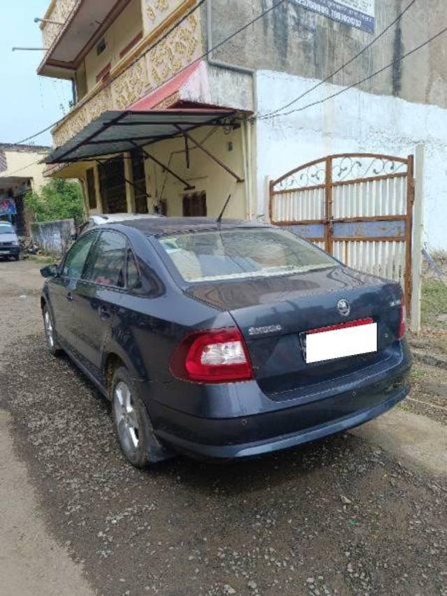 https://images10.gaadi.com/usedcar_image/4173008/original/processed_2ea574f7-0687-4c45-a94a-c81ca83fdccd.jpg?imwidth=6401