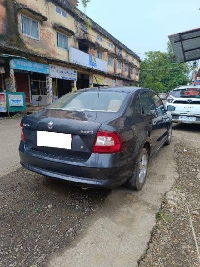 https://images10.gaadi.com/usedcar_image/4173008/original/processed_83942fad-d216-4799-9eac-71dd30eb9f1a.jpg?imwidth=6402