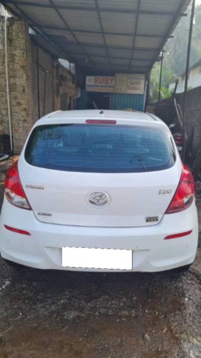 https://images10.gaadi.com/usedcar_image/4173015/original/processed_f5d77fbf-4d07-4369-bbf8-a062adbbf74c.jpg?imwidth=6400