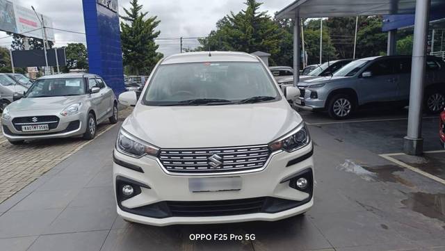 https://images10.gaadi.com/usedcar_image/4173023/original/processed_5b8c020de55b8539bb0d3783dc64e9c1.jpg?imwidth=6400