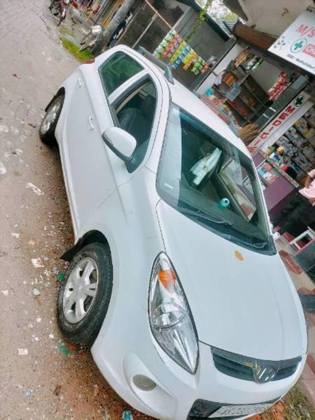 https://images10.gaadi.com/usedcar_image/4173100/original/processed_4345a186-2af9-4590-a8eb-b3b6b18f47b2.jpg?imwidth=6402