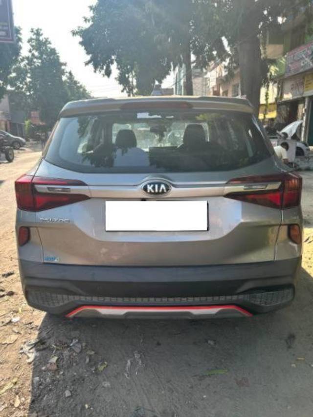 https://images10.gaadi.com/usedcar_image/4173111/original/processed_7557be1b-1563-4d04-9f1c-324632e3c5af.jpg?imwidth=6402