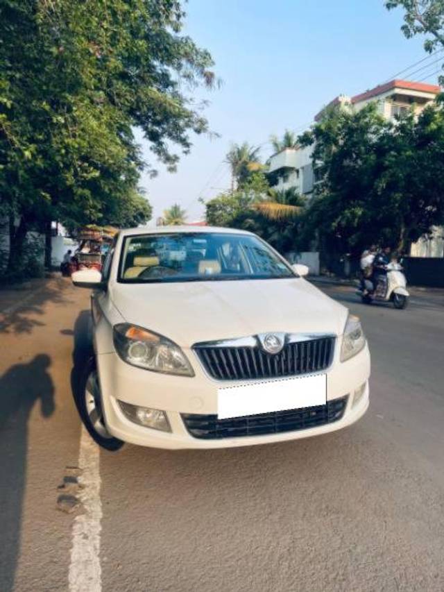 https://images10.gaadi.com/usedcar_image/4173125/original/processed_1c4e5d2c-6c56-4f9b-98c5-1063915416e3.jpg?imwidth=6402