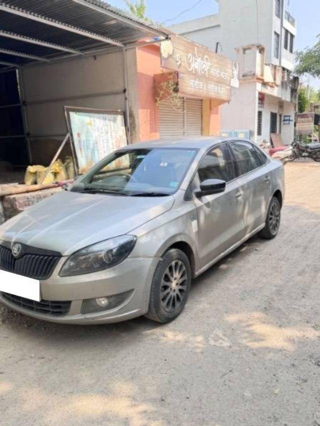 https://images10.gaadi.com/usedcar_image/4173244/original/processed_419f6802-cd9f-484f-9aa4-6067447cc8f5.jpg?imwidth=6400