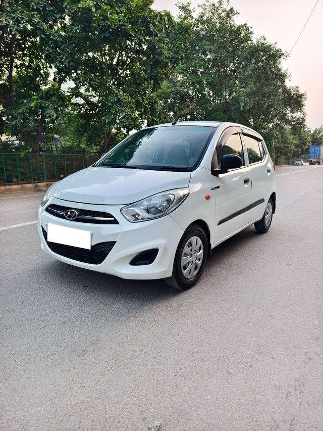 https://images10.gaadi.com/usedcar_image/4173260/original/processed_64e1e491c1cc04e9e988ff8e054f3c2d.jpg?imwidth=6402