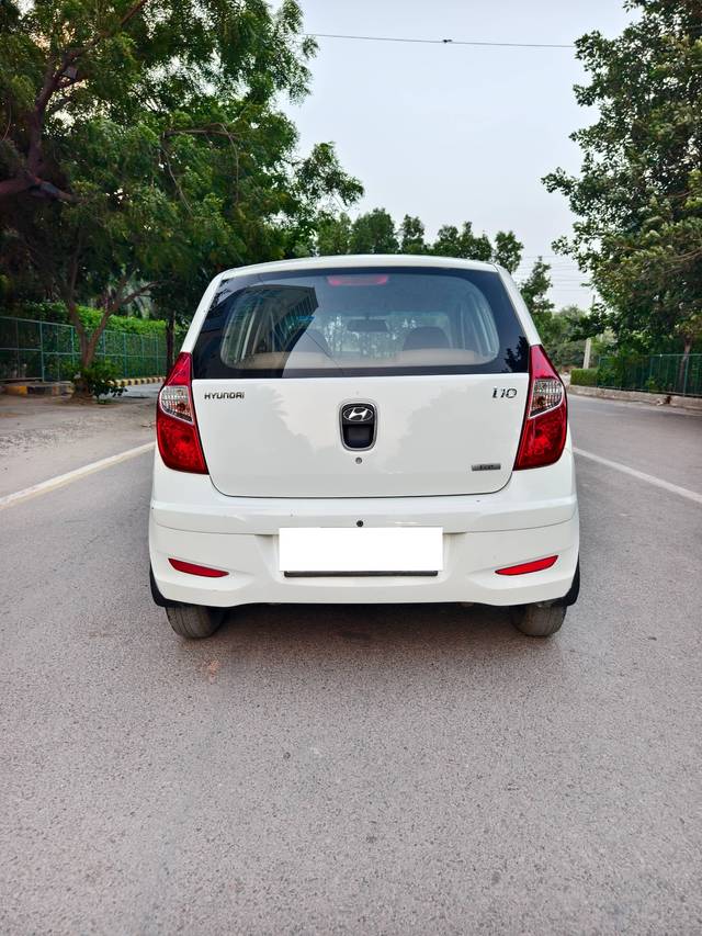 https://images10.gaadi.com/usedcar_image/4173260/original/processed_739bde660d3a89fb09972baba1bc6a35.jpg?imwidth=6401