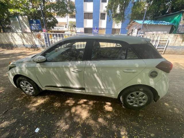 https://images10.gaadi.com/usedcar_image/4173320/original/processed_4596008b-17ae-4ce0-a3c4-5439ec0cdbc3.jpeg?imwidth=6402