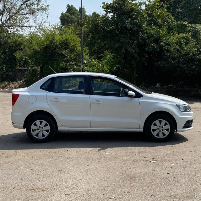 https://images10.gaadi.com/usedcar_image/4173321/original/f8975f1a53225f66cb05b778e095a9b6.jpg?imwidth=6401