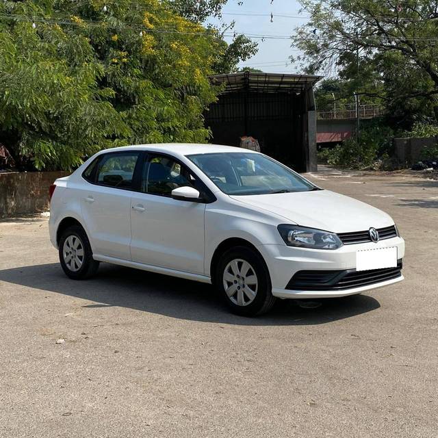 https://images10.gaadi.com/usedcar_image/4173321/original/processed_ab406e0d2ee70e149cde22a73fd540fd.jpg?imwidth=6400