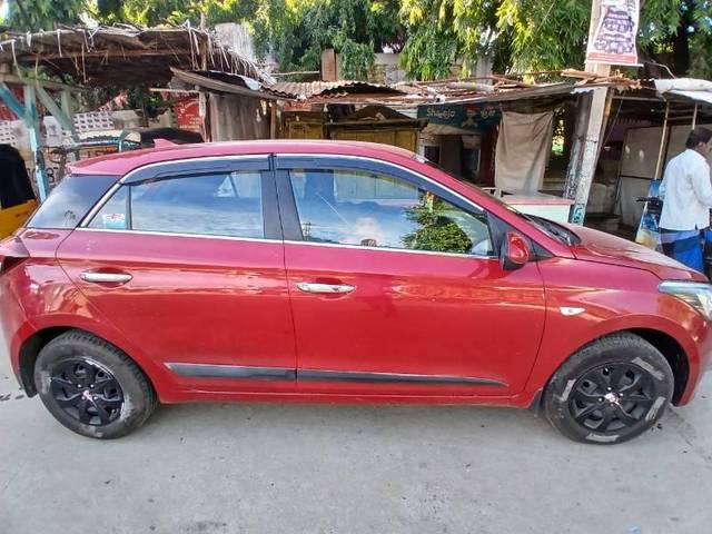 https://images10.gaadi.com/usedcar_image/4173329/original/processed_9ba18f24-ee59-45f1-ab91-090fa9669e02.jpg?imwidth=6400