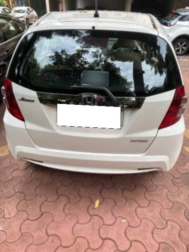 https://images10.gaadi.com/usedcar_image/4173462/original/processed_85c7d790-907c-45d2-9435-1d109e706c49.jpg?imwidth=6402