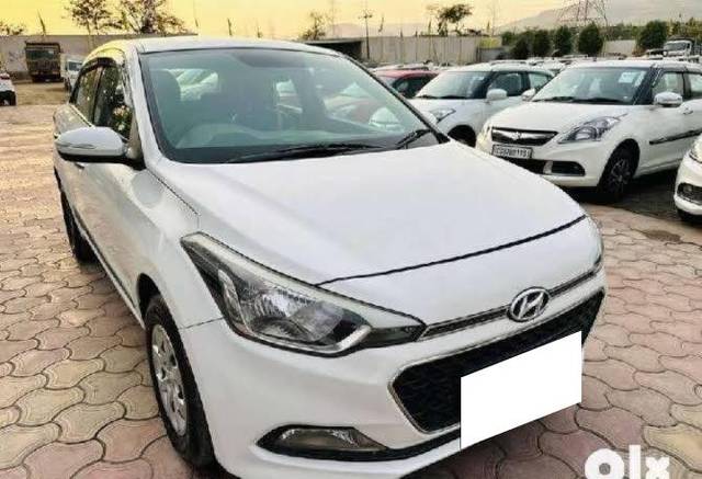 https://images10.gaadi.com/usedcar_image/4173518/original/processed_f0e152c2-6f99-4fc4-9df1-9d33838c6533.jpg?imwidth=6400