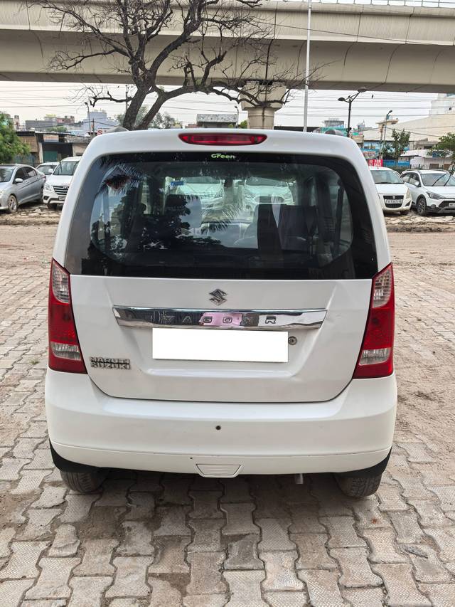 https://images10.gaadi.com/usedcar_image/4173596/original/processed_5c24fc3845a7068e68ba1687ef4d5e9a.jpg?imwidth=6402