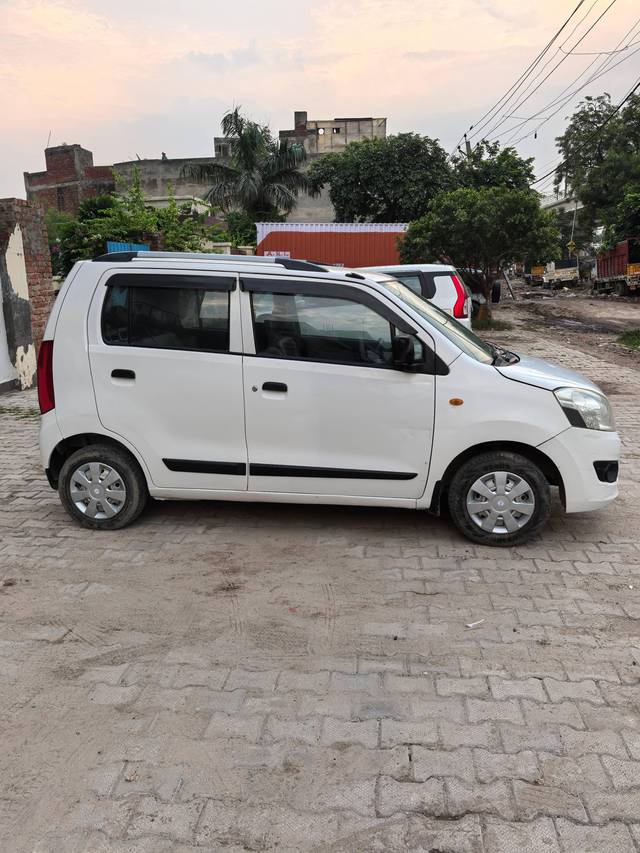 https://images10.gaadi.com/usedcar_image/4173596/original/processed_ff8d26da23676709d2877e464766da0c.jpg?imwidth=6401