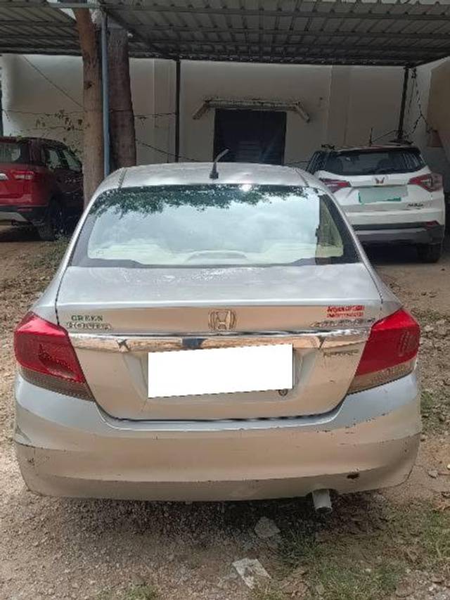 https://images10.gaadi.com/usedcar_image/4173759/original/processed_9ff23f15-c086-4ddc-bac2-2f0b0eed9c5a.jpg?imwidth=6402