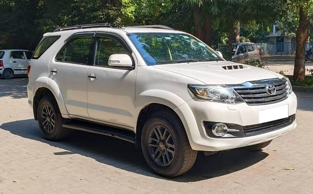 https://images10.gaadi.com/usedcar_image/4173782/original/processed_8b7865ddb84f6b683ff8573b77250325.jpg?imwidth=6400