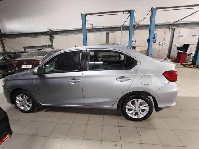 https://images10.gaadi.com/usedcar_image/4173883/original/processed_4aeb6cde-7356-43e2-9360-62fe89e9be3a.jpg?imwidth=6402