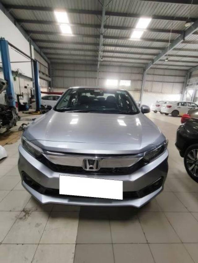 https://images10.gaadi.com/usedcar_image/4173883/original/processed_61609180-5cab-4543-a817-40c7196e9ed5.jpg?imwidth=6400