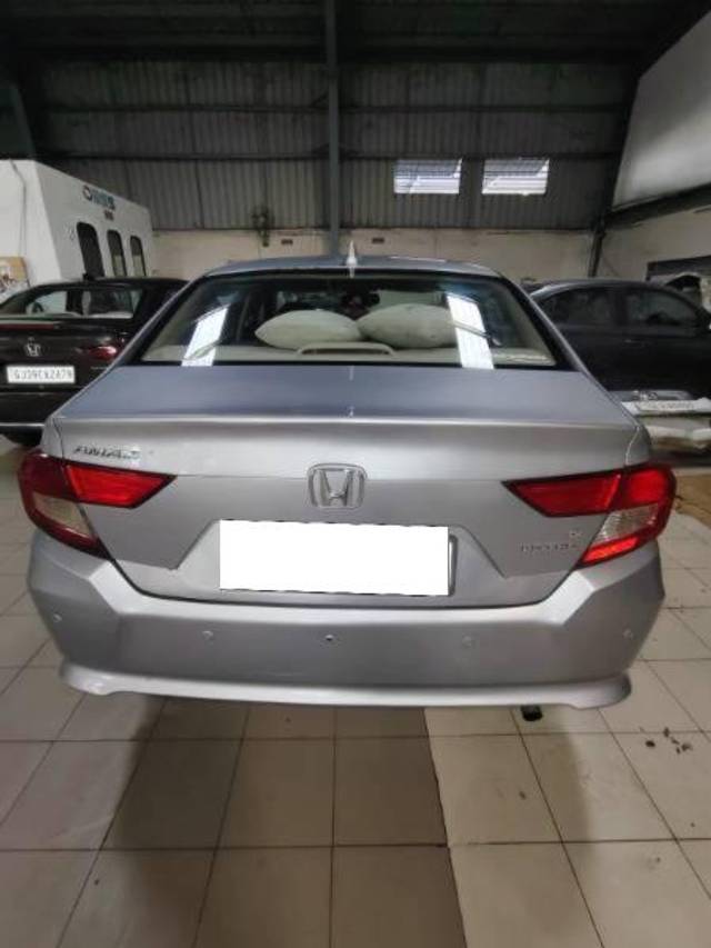 https://images10.gaadi.com/usedcar_image/4173883/original/processed_6da2f963-4758-4c49-8083-0e8dd8e57b14.jpg?imwidth=6401