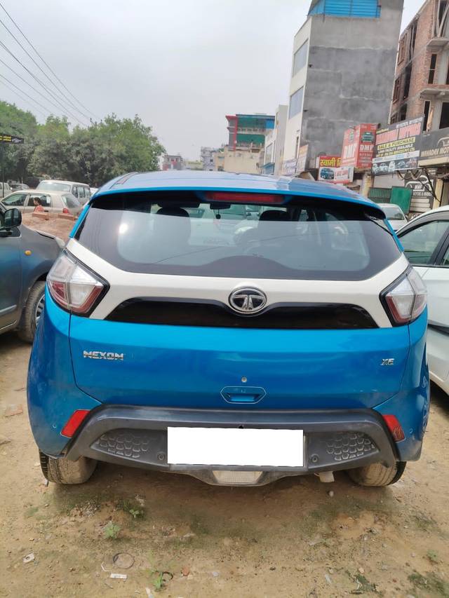 https://images10.gaadi.com/usedcar_image/4173921/original/processed_bad7f7d29703fde6afbf6aa0b6cc4382.jpg?imwidth=6401