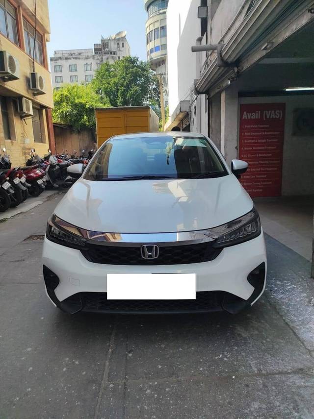 https://images10.gaadi.com/usedcar_image/4174047/original/processed_b6f12cf07fa438bc43ddc29acfa37dde.jpeg?imwidth=6400