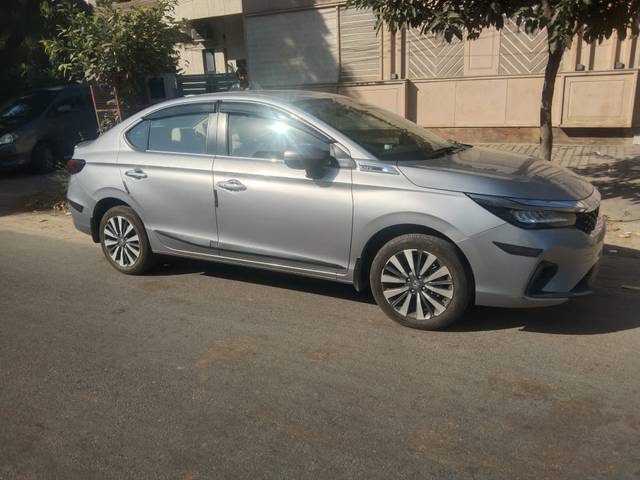 https://images10.gaadi.com/usedcar_image/4174058/original/b1eb51e08c6d566291df2dad246ceed5.jpeg?imwidth=6400