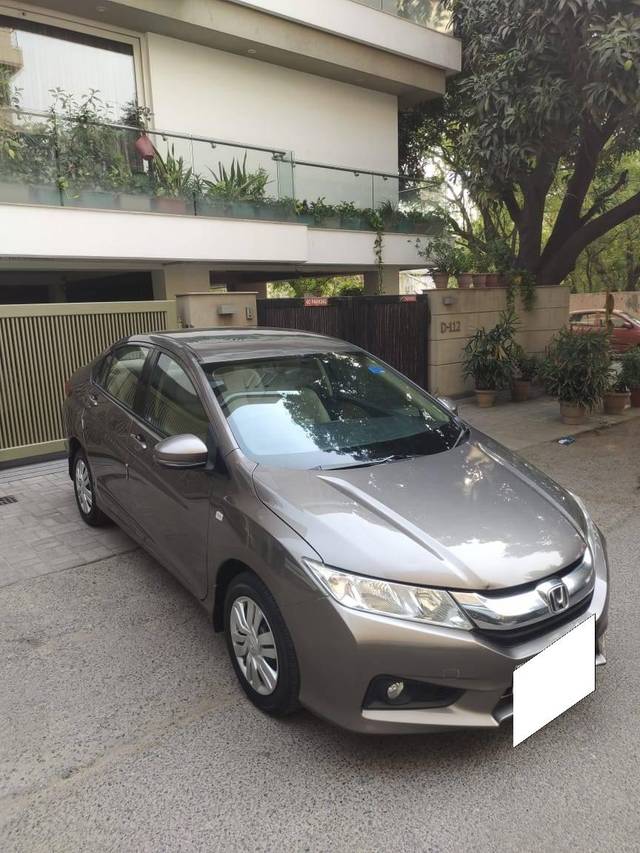 https://images10.gaadi.com/usedcar_image/4174187/original/processed_2f7a7930377b1106c60001876e1934f0.jpg?imwidth=6400