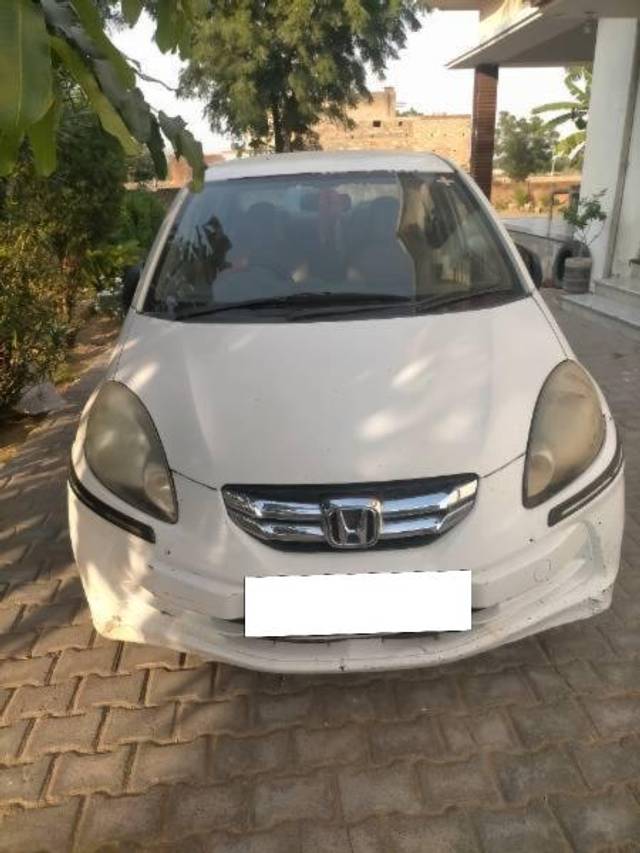 https://images10.gaadi.com/usedcar_image/4174226/original/processed_33301860-32b0-4b5c-a9cd-4ac408eb9dde.jpg?imwidth=6400