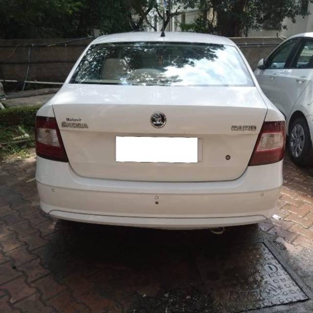 https://images10.gaadi.com/usedcar_image/4174306/original/processed_9b422cd2-1404-4630-b93e-fee74bcac57c.jpeg?imwidth=6401