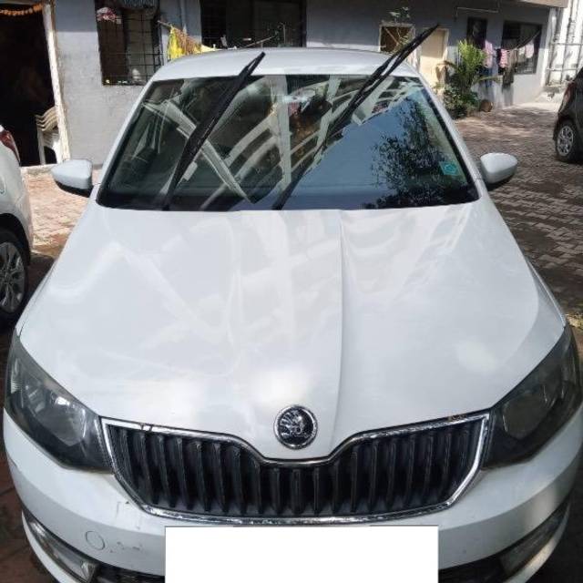 https://images10.gaadi.com/usedcar_image/4174306/original/processed_ba84106c-b3ae-4e31-afdf-254bd258b8b9.jpeg?imwidth=6402