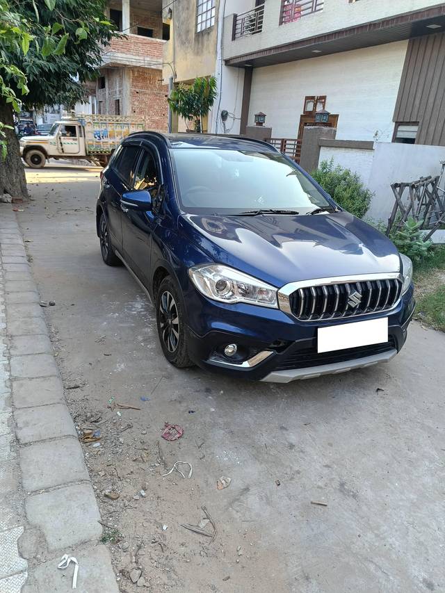 https://images10.gaadi.com/usedcar_image/4174311/original/processed_d147d9677ae6ab483d143e3b78d200d0.jpg?imwidth=6400