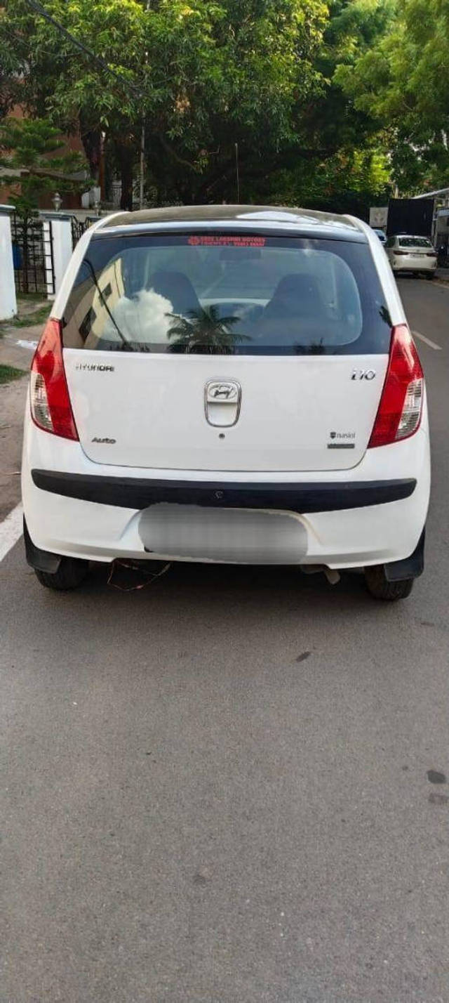 https://images10.gaadi.com/usedcar_image/4174371/original/processed_5966b85d7c1f244ddd4aab0069e02e06.png?imwidth=6401