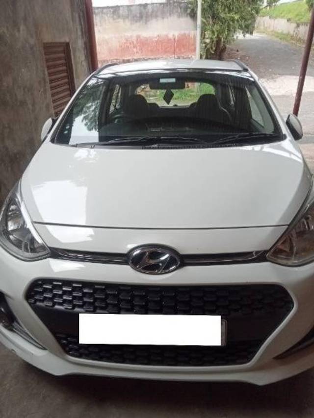 https://images10.gaadi.com/usedcar_image/4174553/original/processed_9fe3ae22-6d11-46dc-81cd-4d0ff6842a17.jpg?imwidth=6400