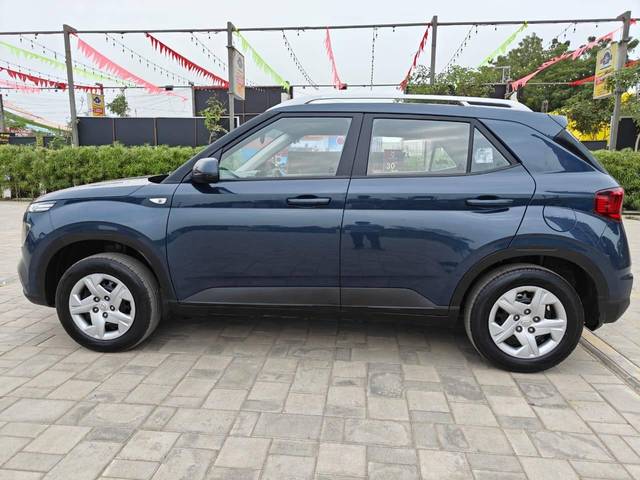 https://images10.gaadi.com/usedcar_image/4174600/original/processed_4881121ce3c6188eccae8cbb98136d46.jpg?imwidth=6402