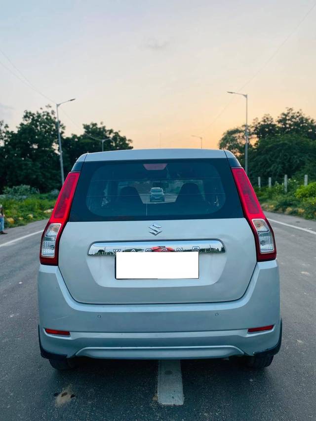 https://images10.gaadi.com/usedcar_image/4174608/original/processed_3fe3f29535841540499b5af8a60752e4.jpg?imwidth=6402