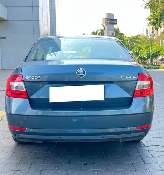 https://images10.gaadi.com/usedcar_image/4174622/original/processed_437e6b93383fe4e3e98c0099d24ffbd3.jpg?imwidth=6402