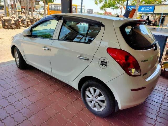 https://images10.gaadi.com/usedcar_image/4174738/original/processed_4f56f8b7-1b98-4931-8680-1cf15ace49d4.jpg?imwidth=6400